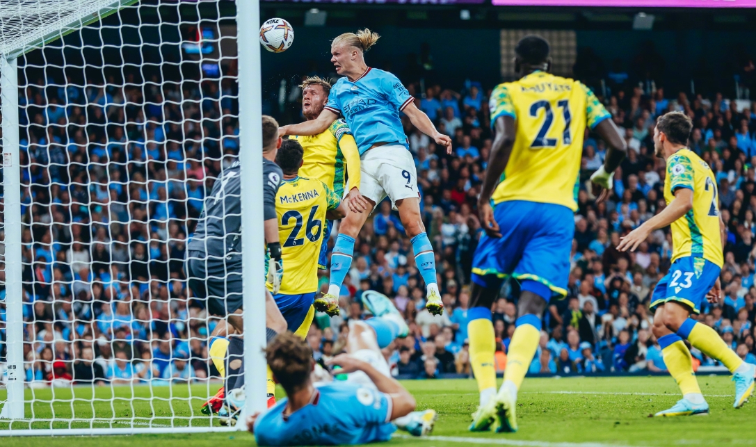 九游体育官网-德布劳内爆冷击败日本队，赛况扑朔迷离引爆全场！-九游体育官网